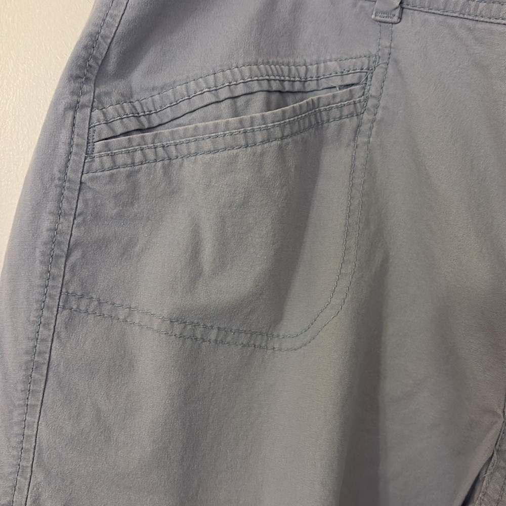 Dockers Light Blue Cargo Capri Pants. Size 12 - Picture 3 of 9